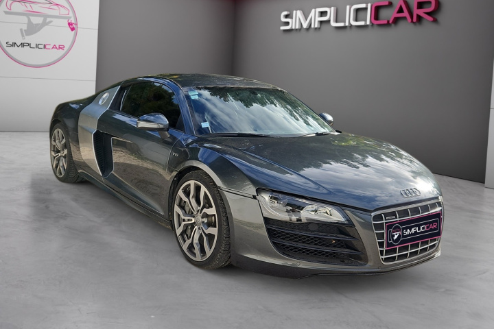 AUDI R8